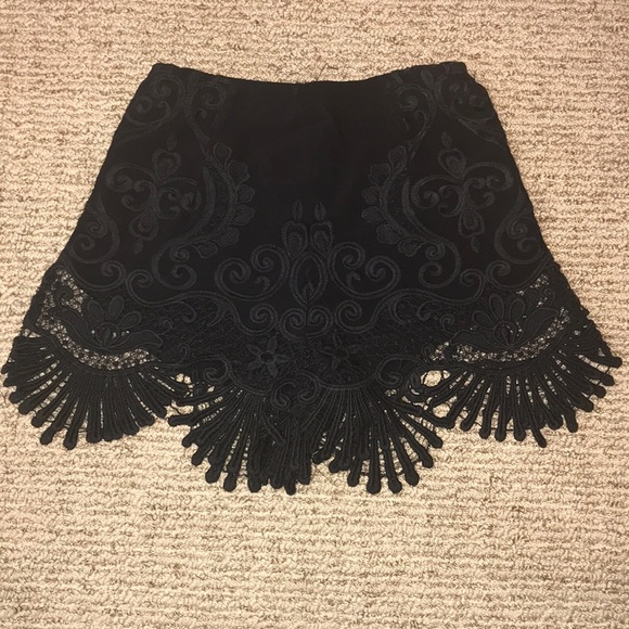 Rumor Boutique Pants - Gorgeous black battenburg lace shorts!